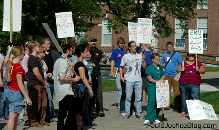 student rally to support striking faculty